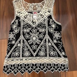 Black/white Mexican inspired top